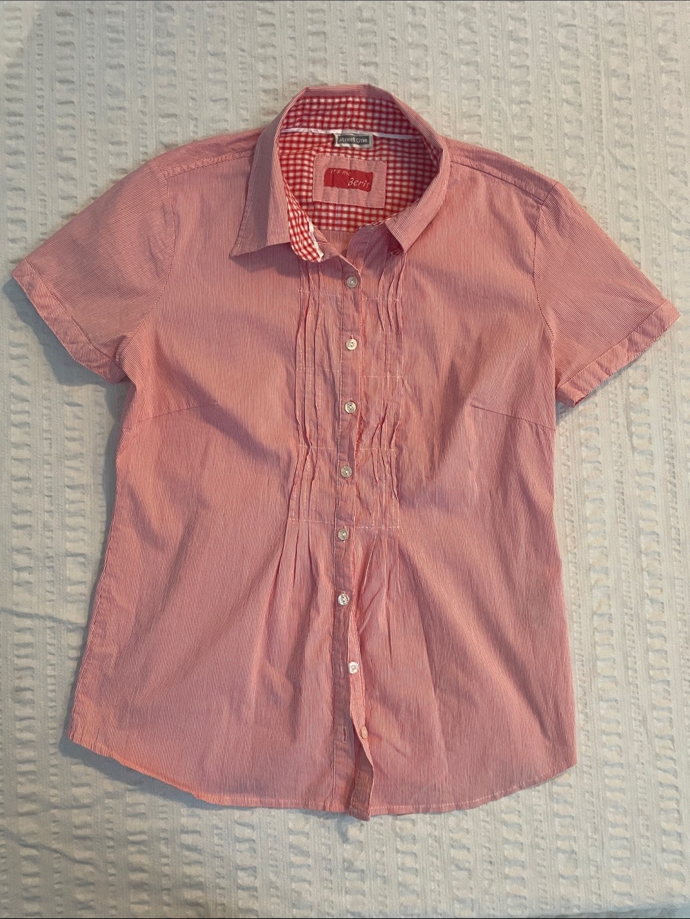 Street One Red Pinstripe Short Sleeve Button Down Pintuck Size Medium